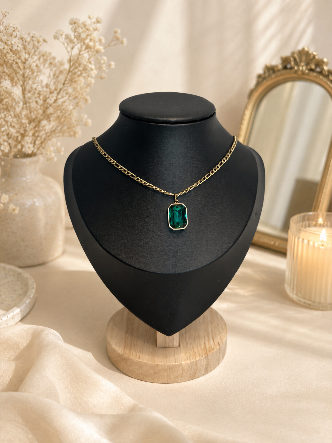 Emerald Glow Pendant Necklace